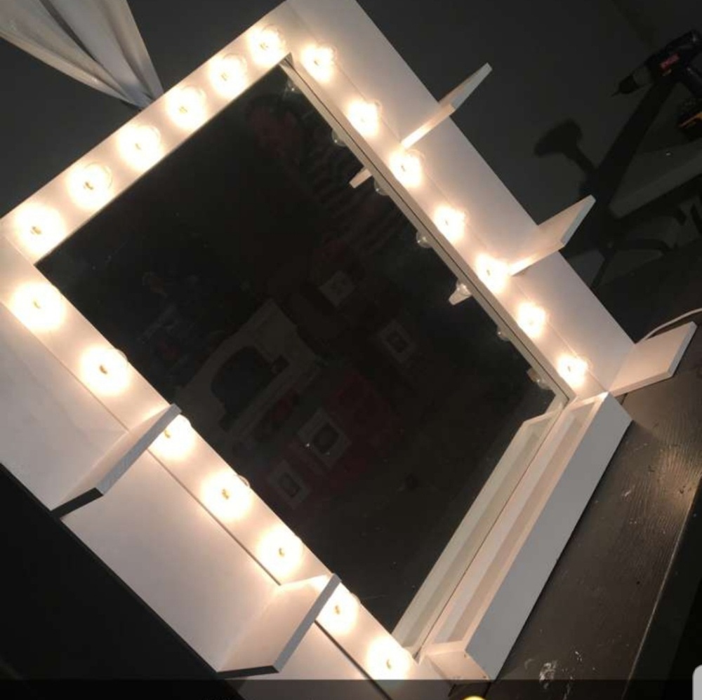 Vanity mirror